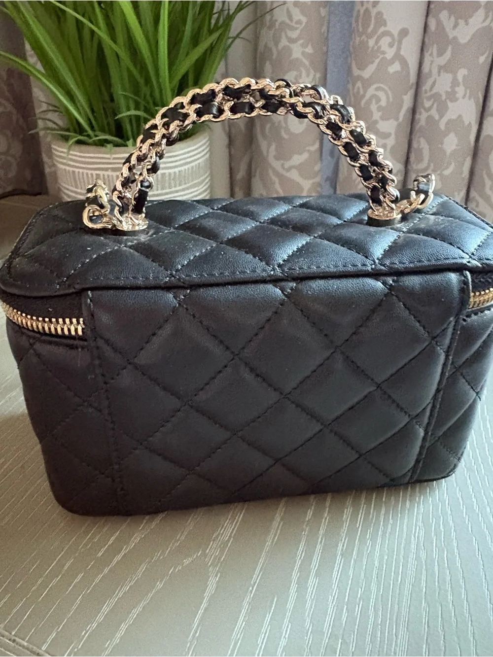 FASHION Quilted Top-Handle Vanity Black Shoulder Bag with Chain Trim